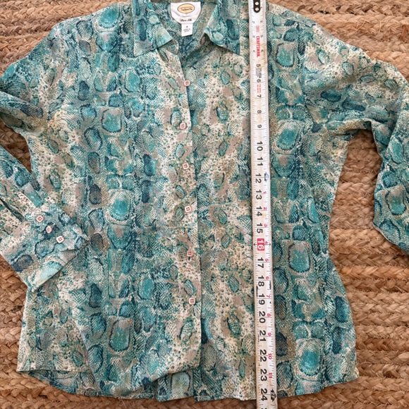 Talbots Vintage Size 8 Blue & Tan Snake print 100% Silk Button Down Blouse - Picture 6 of 7